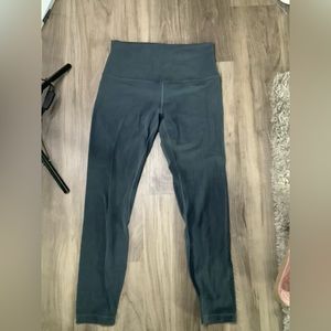 Lululemon leggings aligns size 8 women’s gray​​